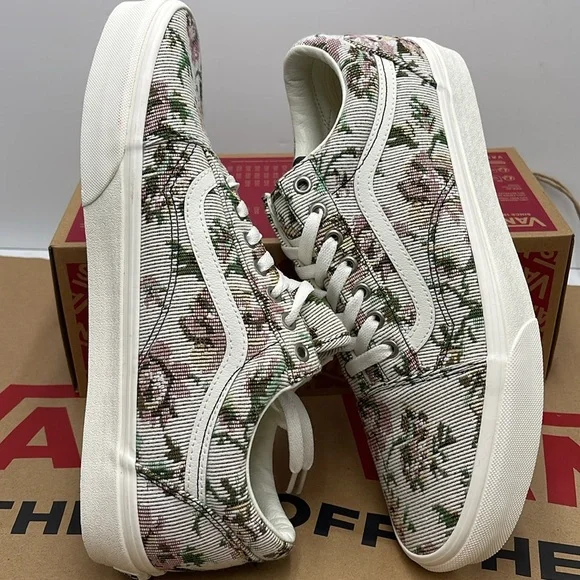 Vans Men’s Old Skool Tapestry Floral Marshmallow
VN000CP5CCZ
Sneakers - Picture 11 of 16